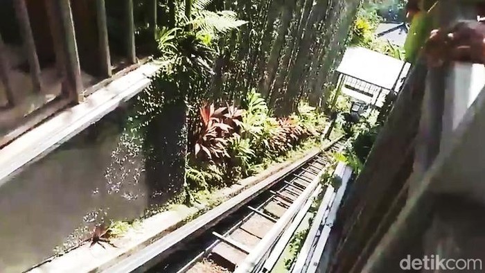 Lift salah satu resort di Ubud, Bali, terputus menyebabkan lima karyawan terjatuh ke jurang.