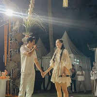 Luna Maya menggelar pesta ulang tahun ke-40 bertajuk Lunachella yang menjadi pelesetan dari acara musik Coachella. Di momen tersebut, Luna dan Maxime yang disebut-sebut kini sebagai pasangan kekasih itu tidak ragu pamer kemesraan. Foto: dok. Instagram