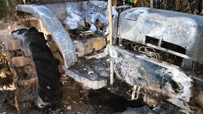 Mobil traktor milik petani ludes terbakar di Gowa, Sulsel.
