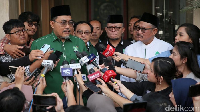 Waketum PKB Jazilul Fawaid menyampaikan hasil rapat pleno DPP PKB. Jazilul menyebut rapat pleno yang berlangsung beberapa jam lalu itu menghormati tawaran NasDem untuk berkoalisi, Jumat (1/9/2023).
