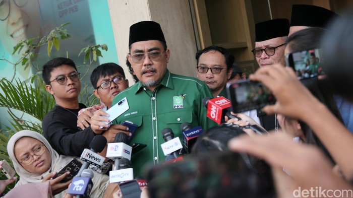 Waketum PKB Jazilul Fawaid menyampaikan hasil rapat pleno DPP PKB. Jazilul menyebut rapat pleno yang berlangsung beberapa jam lalu itu menghormati tawaran NasDem untuk berkoalisi, Jumat (1/9/2023).