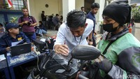 Razia uji emisi ini sebagai upaya untuk menekan polusi udara di Jakarta.  