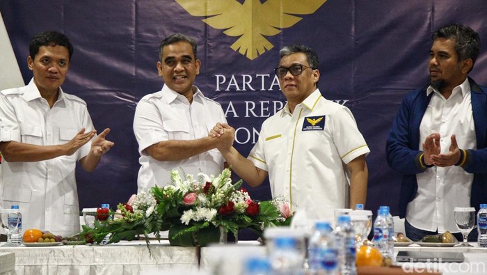 Partai Garuda Resmi Dukung Prabowo di Pilpres 2024 Partai Garuda memberikan dukungan kepada Prabowo Subianto sebagai capres di Pilpres 2024. Dukungan itu secara resmi disampaikan hari ini.
