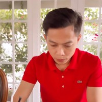 Dari unggahan Larissa Chou terdengar juga percakapannya dengan Ikram Rosadi. A, (lihat) sini dulu. Apa yang bikin Aa happy? tanya Larissa. “ Kamu makan banyak, jawab Ikram Rosadi. Foto: Dok. Instagram Larissa Chou, Ikram Rosadi