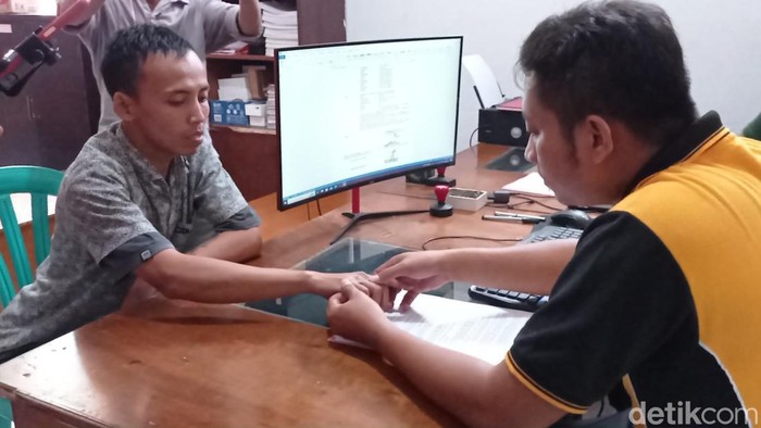 Pelaku perusakan masjid tengah menjalani proses pemeriksaan di Mapolsek Indihiang.