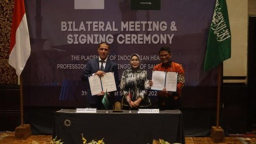 Penandatanganan perjanjian Implementing Arrangement tentang Penempatan Tenaga Kesehatan Indonesia antara Arab Saudi dan Indonesia, di Trans Resort, Badung, Bali, Jumat (1/9/2023).