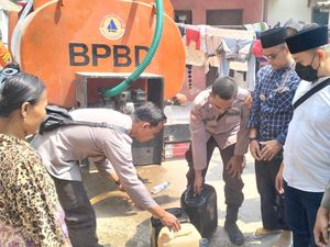 Kampung Suci Alami Kekeringan, Polresta Serang Kota-BPBD Kirim Air Bersih