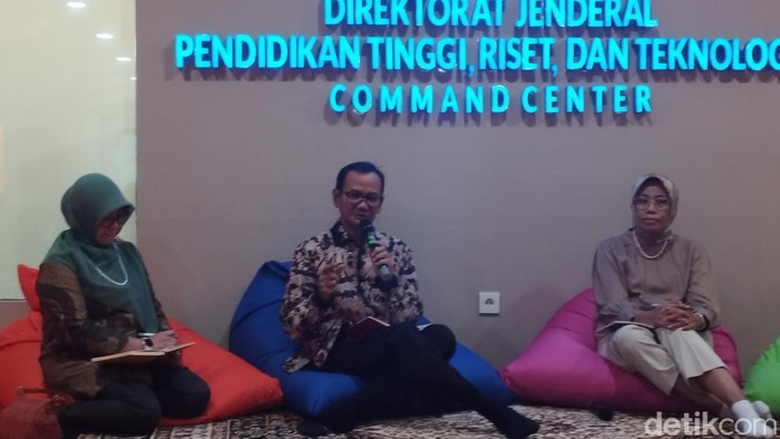 Plt Dirjen Diktiristek Kemendikbudristek Nizam mengatakan pihaknya bakal mengawasi ketat proses kelulusan mahasiswa melalui skema lain di luar skripsi. (Brigitta Belia/detikcom)