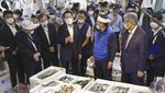 PM Jepang Makan Ikan Laut Fukushima di Tengah Polemik Limbah Nuklir