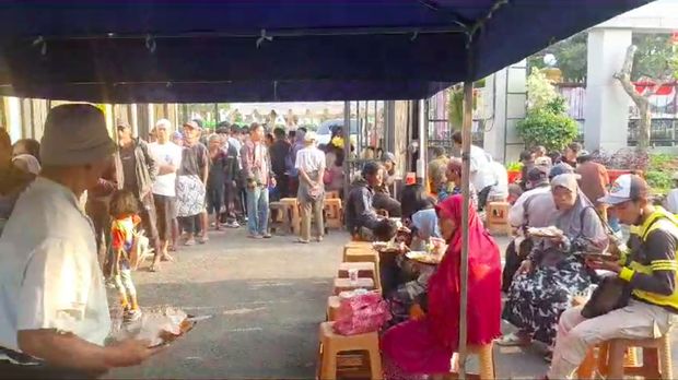 Polresta Bogor Kota menggelar kegiatan Jumat Berkah dengan membagikan sarapan hingga memberikan cek kesehatan gratis kepada masyarakat tiap Jumat. (dok Ist)