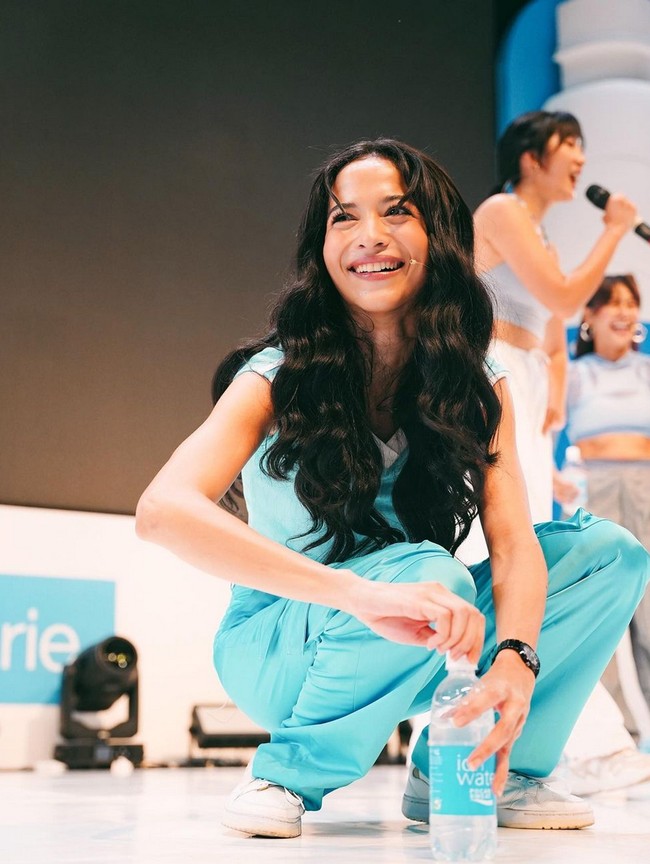 Adalah Rangga Yusuf, hairstylist di balik rambut panjang nan berkilau Putri Marino. Foto: Instagram/@putrimarino @ranggayusuf