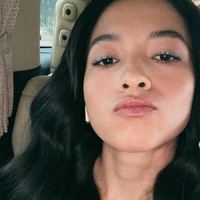 “Ini baru berkelas…kelas cantiknya, kelas tutur katanya, kelas otaknya,” puji salah satu netizen. Foto: Instagram/@putrimarino @ranggayusuf