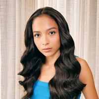 Putri Marino mengejutkan netizen karena rambutnya yang pendek tiba-tiba panjang. Perubahan penampilannya itu diunggah di media sosial beberapa waktu lalu. Foto: Instagram/@putrimarino @ranggayusuf