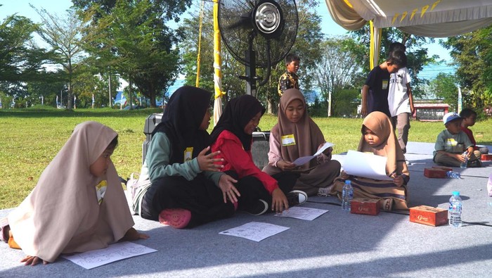 Kegiatan Aku Dan Kau Siap Sekolah (ADKSS) digelar di sejumlah kota di Indonesia. Kegiatan ini untuk menginspirasi para bunda akan pentingnya pola asuh anak.