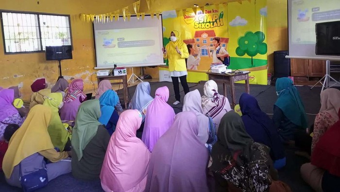 Seminar Pentingnya Pola Asuh Anak Kegiatan Aku Dan Kau Siap Sekolah (ADKSS) digelar di sejumlah kota di Indonesia. Kegiatan ini untuk menginspirasi para bunda akan pentingnya pola asuh anak.