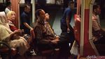 Semringah Jokowi Naik Mobil Wara-wiri di TMII