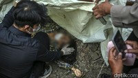 Korban yang diduga tak melihat adanya kereta api terserempet hingga melukai kepala sebelah kanan.  