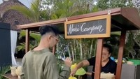 Dirayakan di Bali, tentu saja ada nasi campur yang merupakan makanan khas Pulau Dewata. Para tamu Lunachella dijamin tak kelaparan!