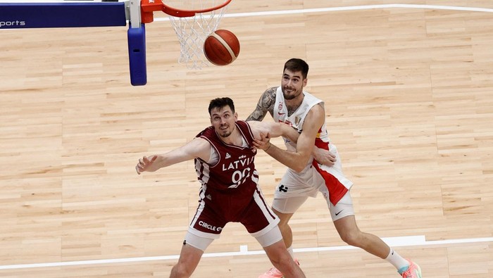 Basketball - FIBA World Cup 2023 - Second Round - Group L - Spain v Latvia - Indonesia Arena, Jakarta, Indonesia - September 1, 2023 Latvias Rodions Kurucs in action with Spains Juancho Hernangomez REUTERS/Willy Kurniawan