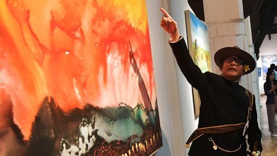Sujiwo Tejo Gelar Pameran Lukisan Presiden Alternatif