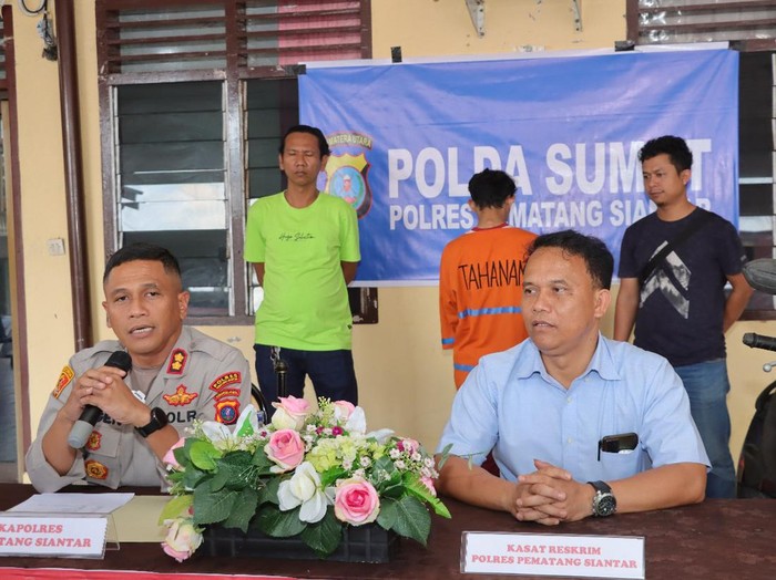 Kapolres Pematangsiantar AKBP Yogen Heroes Baruno, S.H, S.I.K, melaksanakan konferensi Pers terkait Pengungkapan Kasus Curanmor. Istimewa