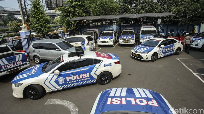 Sanksi tilang bagi kendaraan gagal uji emisi di Jakarta mulai berlaku hari ini, Jumat (1/9/2023). Uji emisi juga berlaku bagi kendaraan dinas milik Subdit Gakkum Ditlantas Polda Metro Jaya.