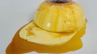 Puding karamel ini terlihat menggoda. Namung sayang, ini tidak bisa dimakan. Ini hanyalah topi yang terinspirasi dari puding. Foto: Instagram @falconbowse
