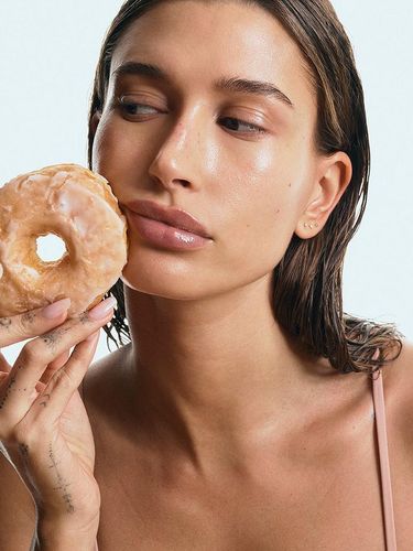 Tren Kecantikan a la Hailey Bieber Tren Kecantikan a la Hailey Bieber.