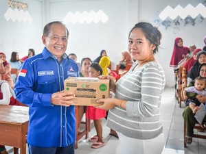 Cegah Stunting, Waka MPR Beri Bantuan Susu-Makanan Tambahan di Bogor