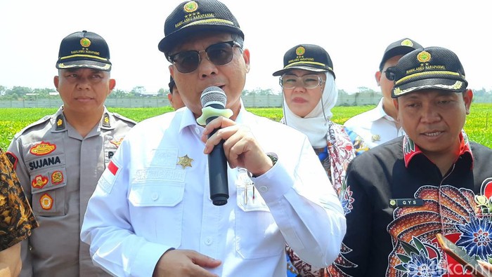 Wakil Menteri Pertanian Republik Indonesia Harvick Hasnul Qolbi saat kunjungan ke BBPOPT Jatisari Karawang