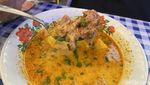 Sedap! Gulai Daging dengan Sentuhan Rasa Thailand Racikan Pak Chandra