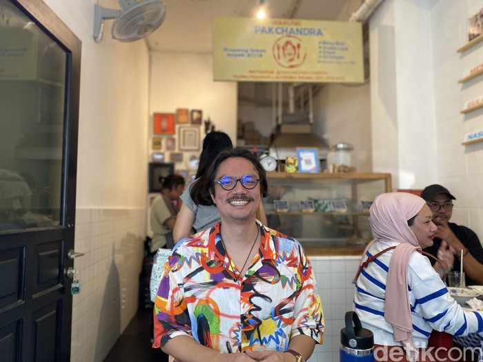 Warung Pak Chandra, ada nasi campur hingga gulai daging chiangmai yang sedap aromatik.
