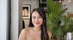 Gaya Classy Aaliyah Massaid Saat Makan Sushi dan Nongkrong di Kafe