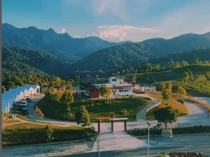 Keindahan Alahan Panjang di Sumbar yang Mirip Swiss