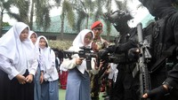 Edukasi untuk siswa tersebut merupakan rangkaian kegiatan HUT ke-74 Korem 061/SK dengan tema Korem Hadir Menjadi Solusi, Melaju Bersama Rakyat yang bertujuan untuk lebih mendekatkan TNI AD kepada masyarakat.