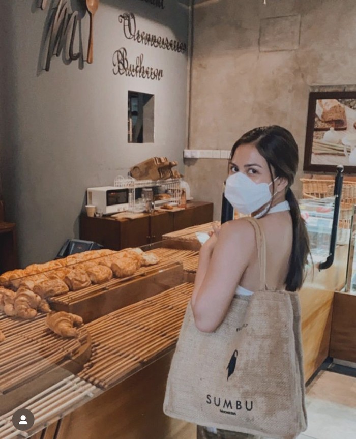 Cantiknya Jessica Mila Saat Jajan Croissant dan Floating Breakfast Cantiknya Jessica Mila Saat Jajan Croissant dan Floating Breakfast