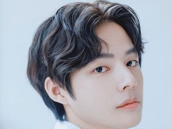 7 Potret Barista Tampan Kegantengannya Viral, Disebut Kembaran V BTS