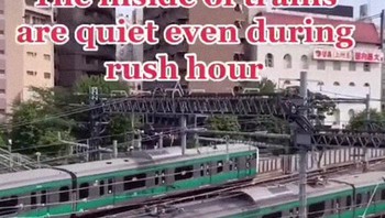 Orang Jepang terkenal pendiam dan menghormati orang lain, termasuk di dalam kereta. Foto: Bored Panda