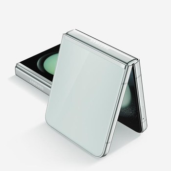 Samsung Galaxy Z Flip 5 Pas Sempurna!
