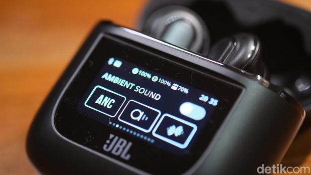 JBL Tour Pro 2