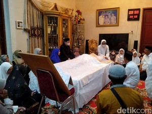 Mantan Gubernur Sulsel Amin Syam Meninggal Dunia karena Gagal Ginjal