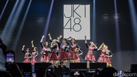 JKT48 menjadi penampil yang ditunggu di Synchronize 2023, Gambir Expo Kemayoran, Jakarta, Jumat (1/9/2023) malam.