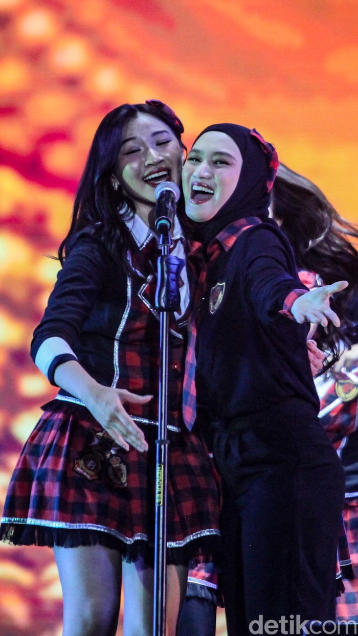 Konser JKT48 di Synchronize Fest 2023.