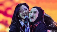 Aksi kolaborasi ini pun menjadi pertunjukkan manis yang sangat menghibur.