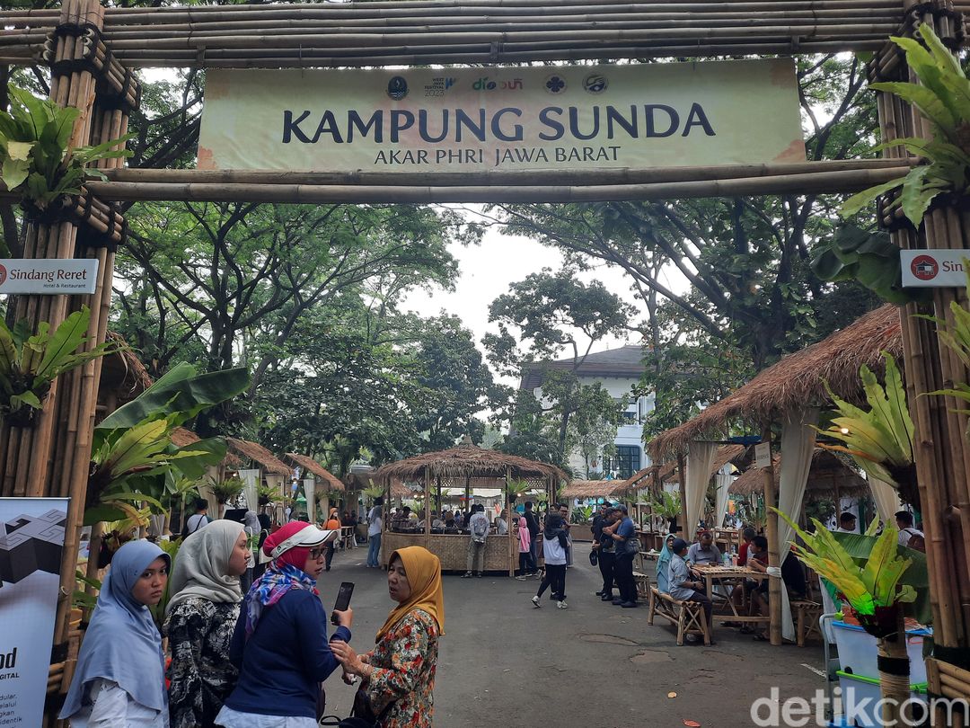 Kampung Sunda sajikan makanan khas Sunda di West Java Festival 2023