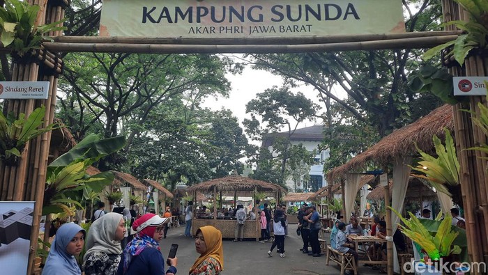 Kampung Sunda sajikan makanan khas Sunda di West Java Festival 2023