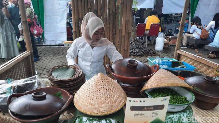 Kampung Sunda sajikan makanan khas Sunda di West Java Festival 2023