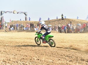 Gabut saat Weekend? Yuk Nonton Kejurnas dan Pameran Alutsista di Lamongan