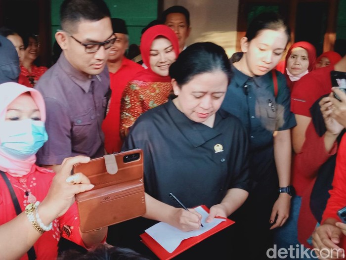 Ketua DPR RI, Puan Maharani saat kunjungan kerja penyerahan bantuan atasi stunting di Desa Jonggrangan, Kabupaten Klaten, Sabtu (2/9/2023).