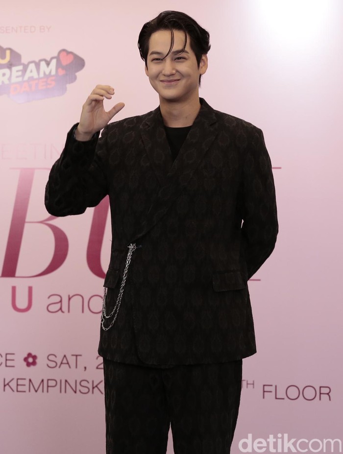 13 Potret Kim Bum Tersenyum untuk Cerahkan Minggumu!